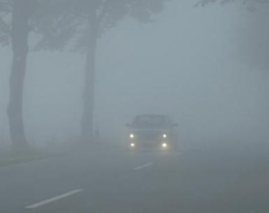 Lái xe an toàn trong ngày mưa lạnh, nhiều sương mù