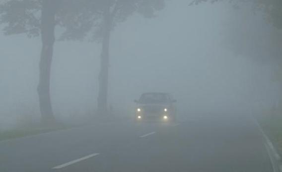 Lái xe an toàn trong ngày mưa lạnh, nhiều sương mù