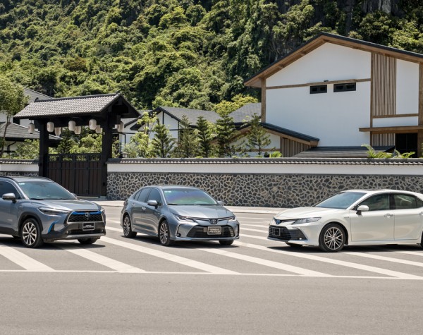 Bộ ba xe Toyota Hybrid tiên phong thị trường xe Việt